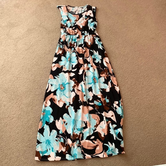 Stretch material. Size XL. FLORAL DRESS - Picture 1 of 1